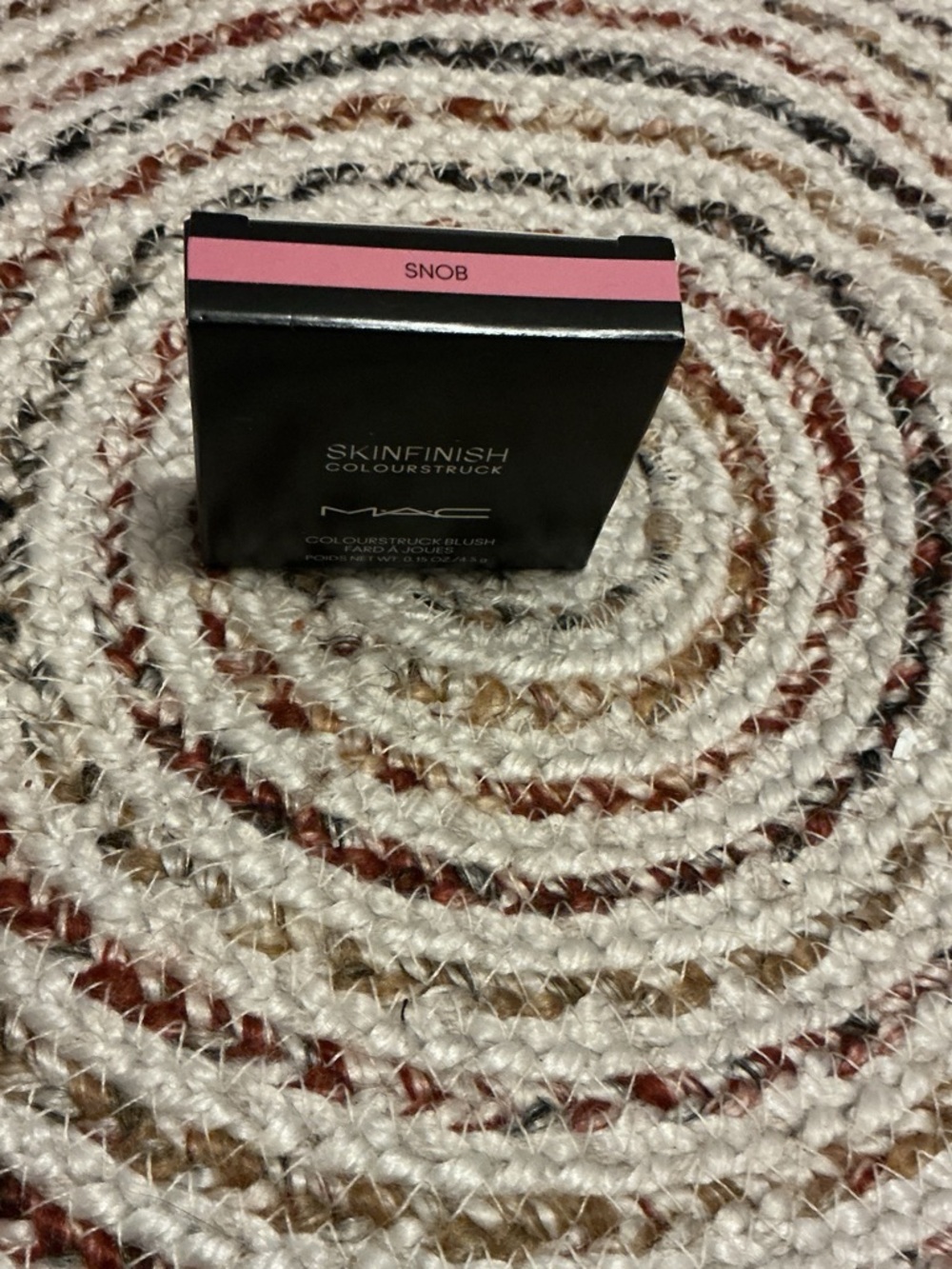 MAC Skinfinish Colourstruck). Snob